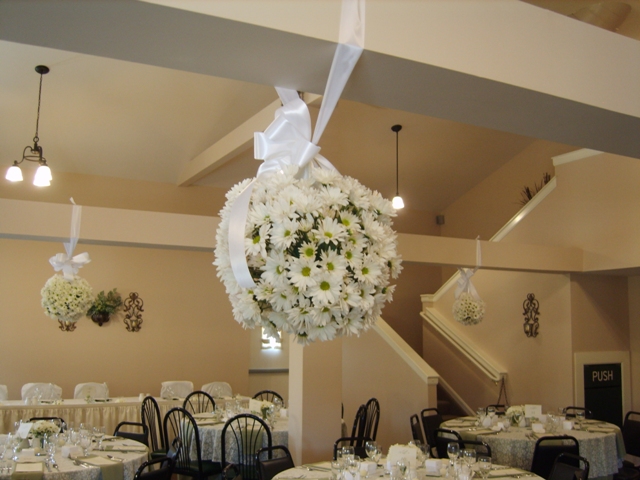 Daisy Themed Wedding: Hanging Pomander