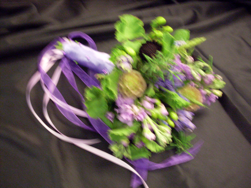 TOSS BOUQUET