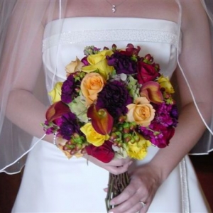 brides_bouquet_roses_calla_lilies