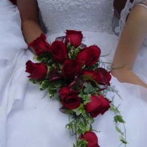 brides_bouquet_roses_ivy