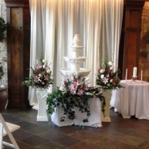 ceremony_flowers_fountain