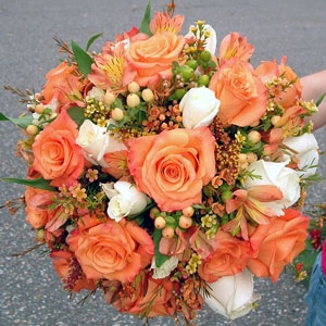 Bridal bouquet with ornange and ivory roses