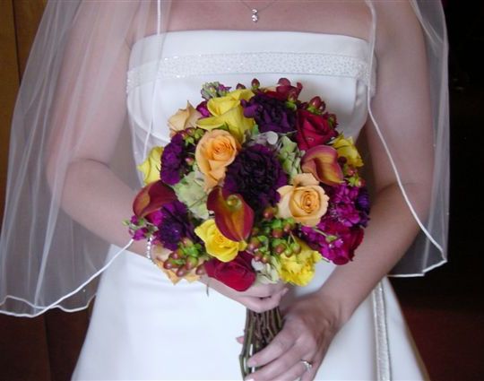 brides_bouquet_roses_calla_lilies