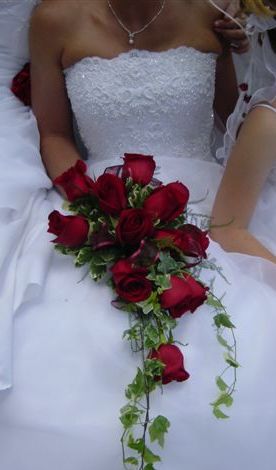 brides_bouquet_roses_ivy