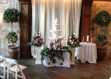 ceremony_flowers_fountain