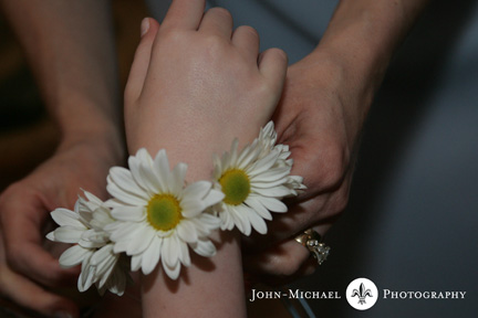 Daisy wrist bracelet