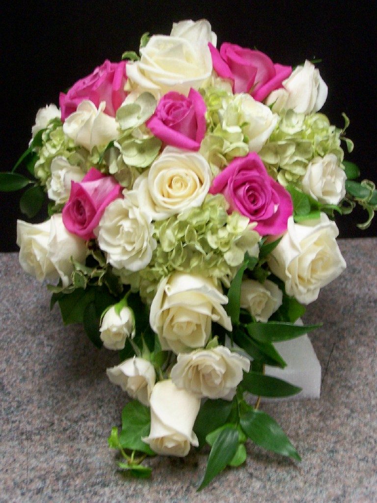 green_and_pink_teardrop_bouquet